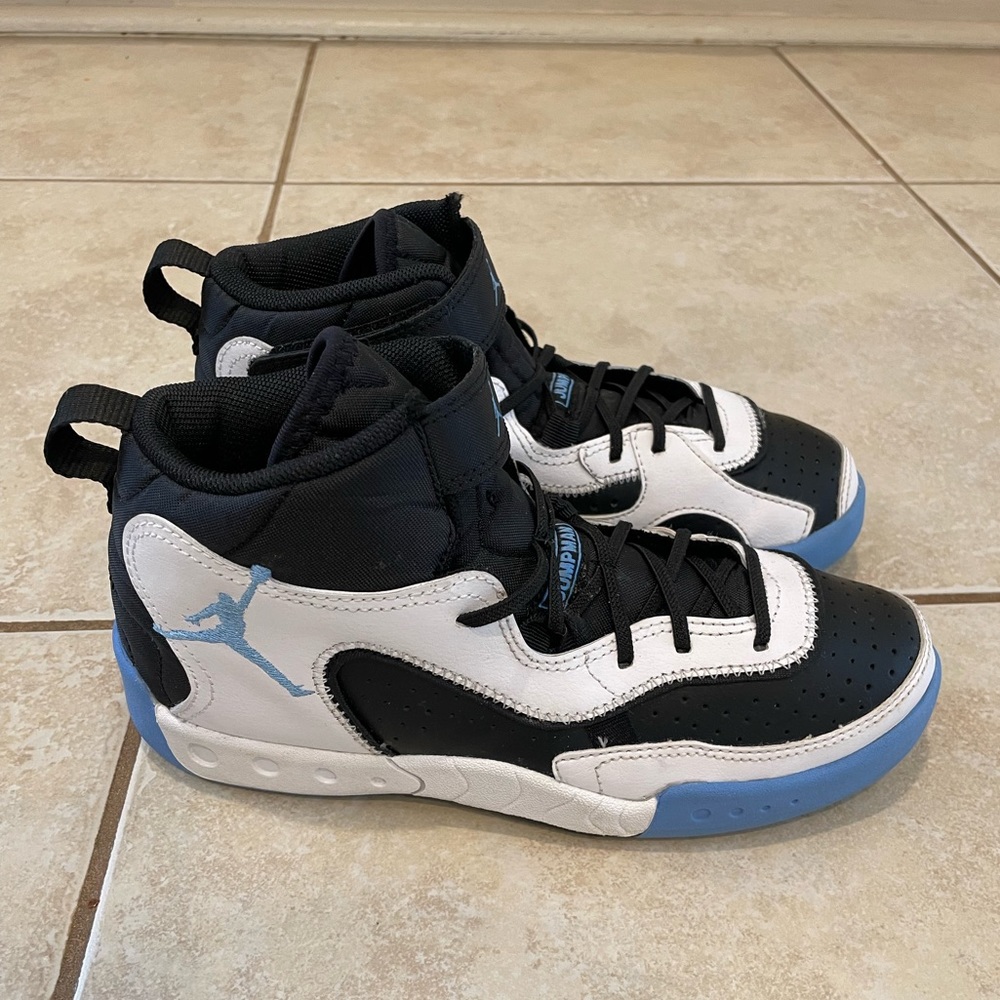 Jordan Kids Air Jordan 1 Retro High OG “UNC Toe” sneakers